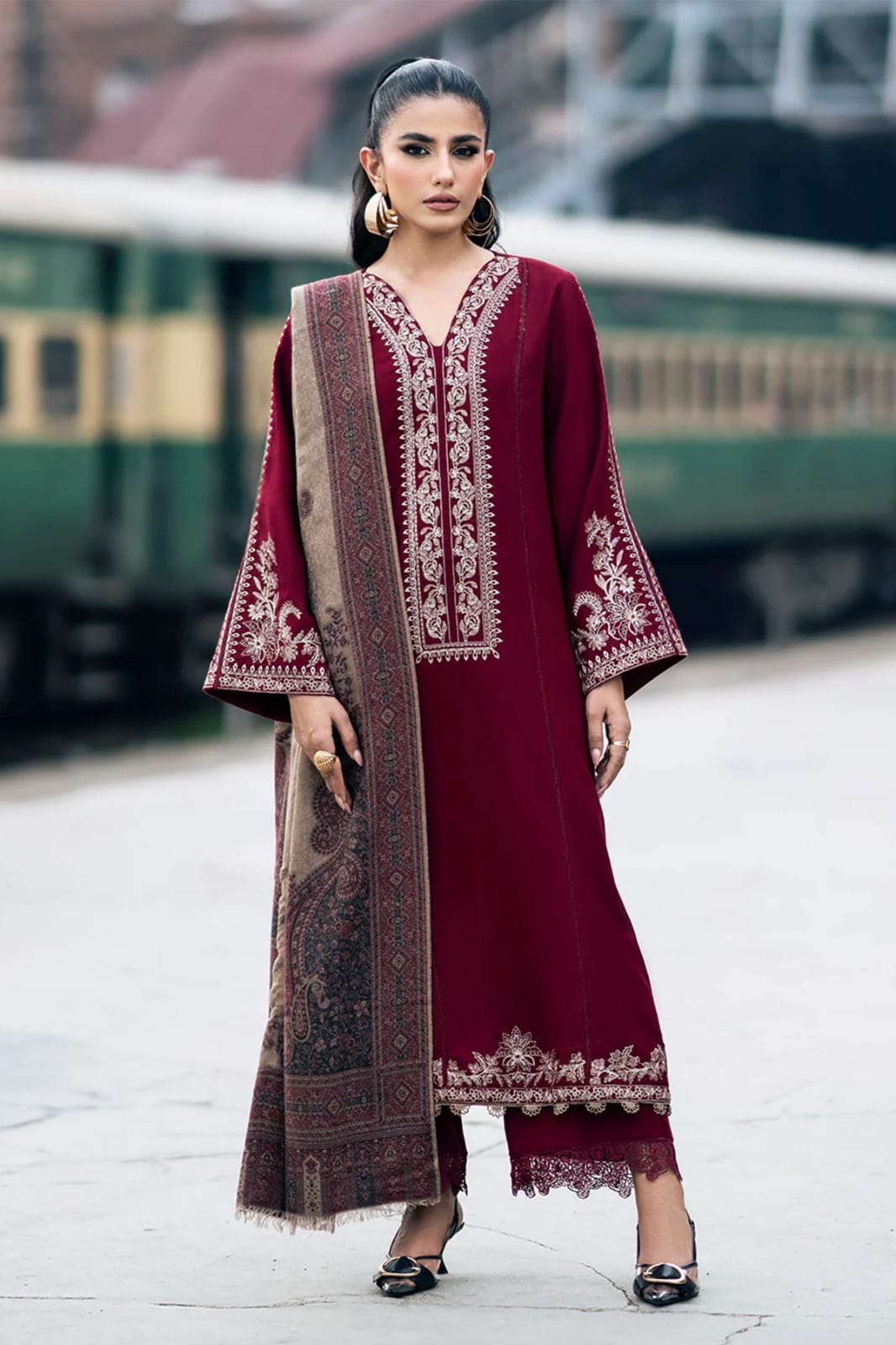 Izel embroidered Dhanak